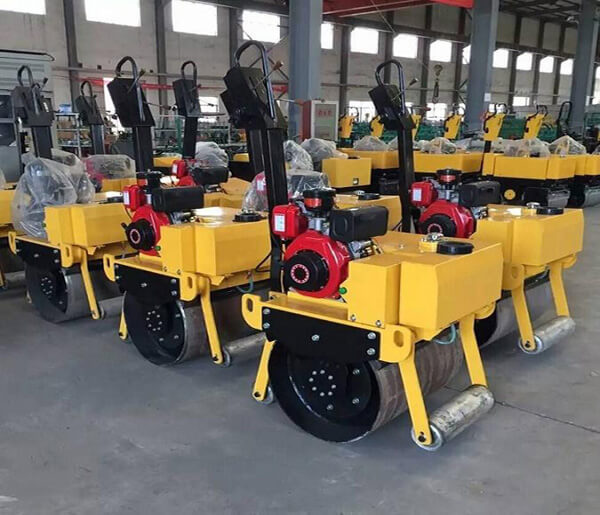 Cylindrical road roller compactor
