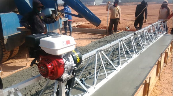 Vibrating truss screed