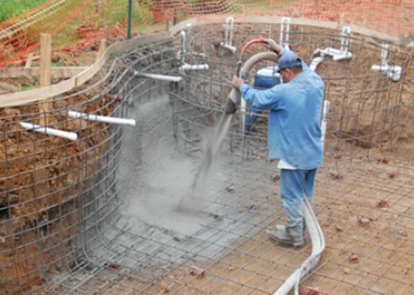 can you spray gunite in the rain